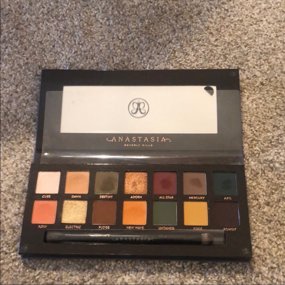 ANASTASIA BEVERLY-HILLS